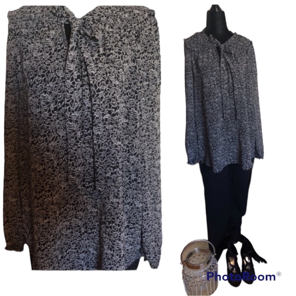 MAX STUDIO black/white printed blouse size medium